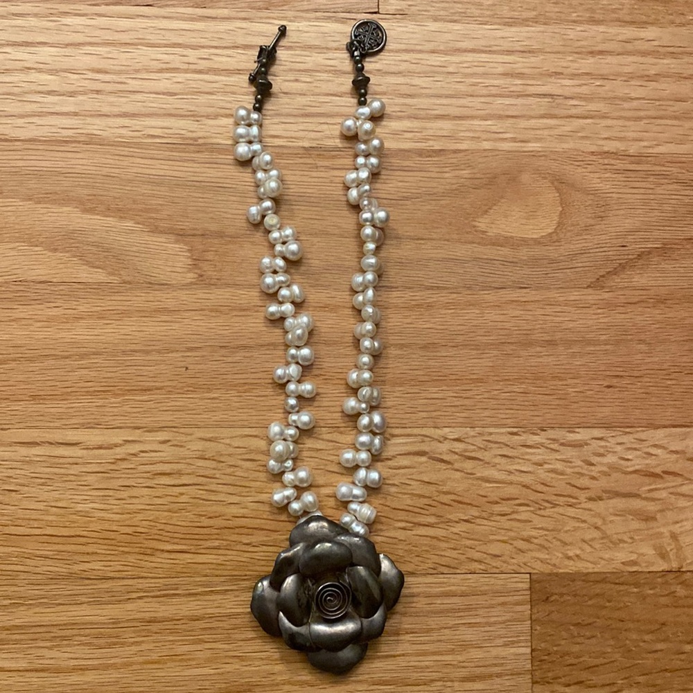VINTAGE Pearl Necklace with Metal Rose Pendant